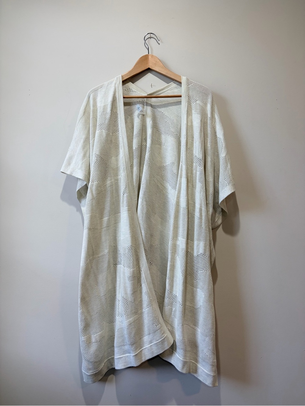 LULULEMON Find Your Light Wrap in Cream Short Sleeve Open Front Size OS - Picture 2 of 5